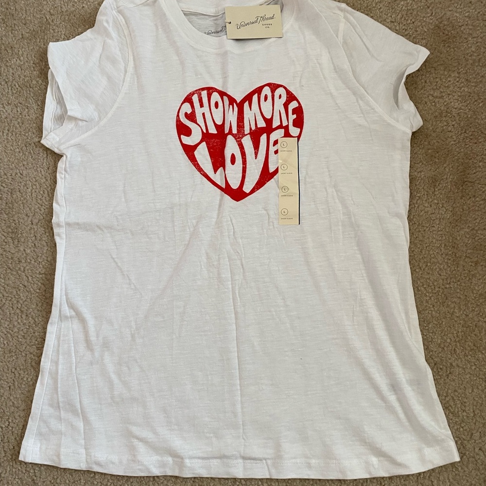 Universal Thread. Size L. Graphic tee “show more love”